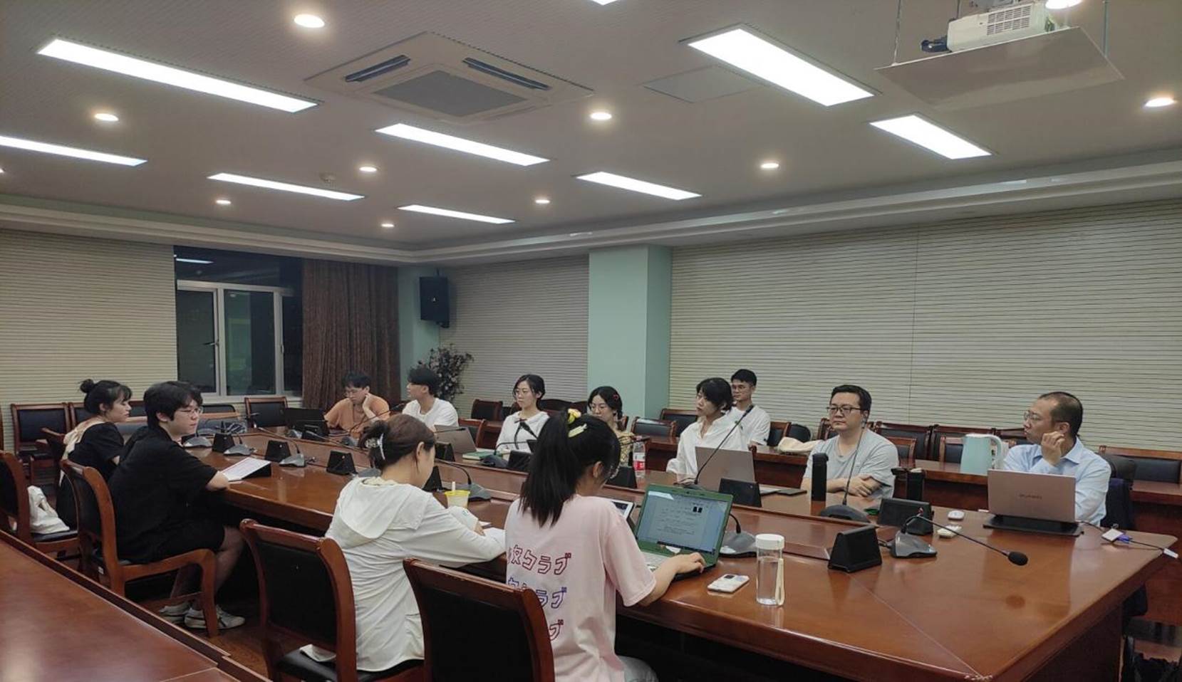 C2D9E806D83D2C366F7AA0D10A7DC902