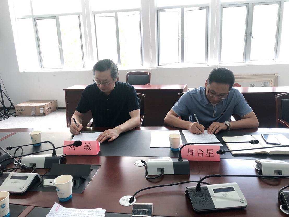 图片包含 人, 厨房, 室内, 男人描述已自动生成